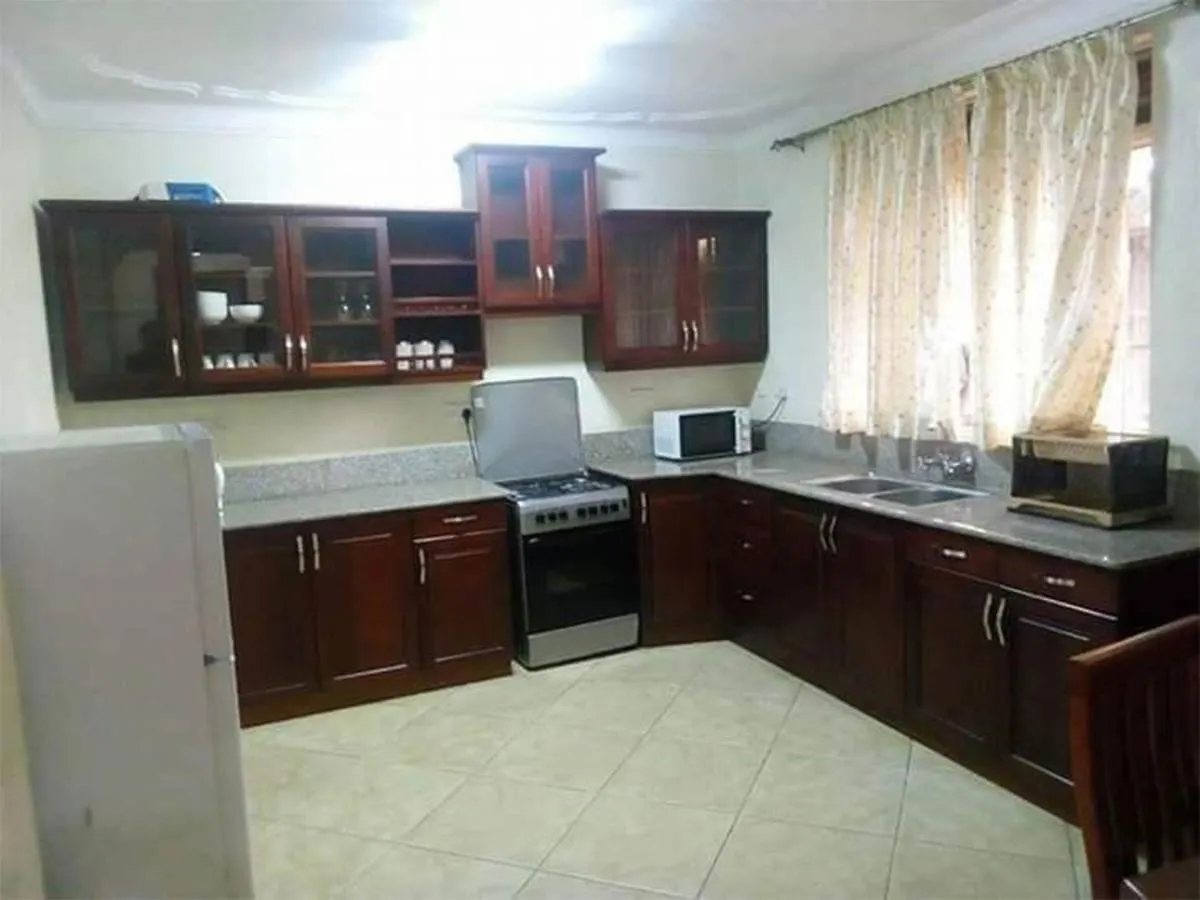 Go Around Kampala All Day To Return To Your Wonderful Apartment أوغندا